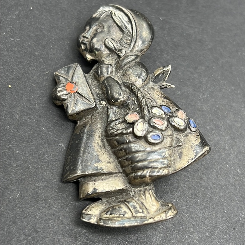 Vintage 1940’s Silson-Hummel girl brooch